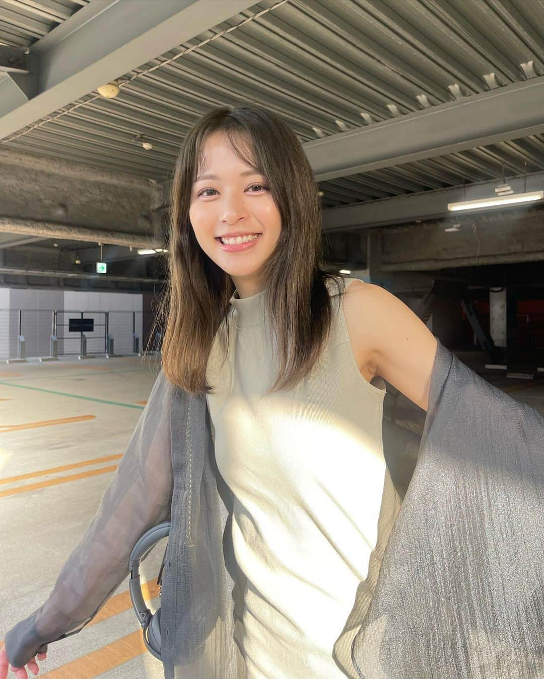 沖田愛加さんのインスタグラム写真 - (沖田愛加Instagram)「今日は暖かくて嬉しいね♡  シースルーのトップス 初めてきたけど春先に沢山着回し 出来そう💓  ONE PIECE  @emoda_official shirt  @naturalbeautybasic_official  #naturalbeautybasic #nbb #nbb_style」4月11日 16時39分 - okita_aika