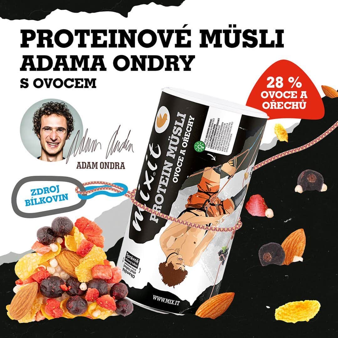アダム・オンドラのインスタグラム：「Úspěšný den začíná kvalitní snídaní!💪🏼 Adam Ondra tentokrát namíchal mix plný proteinů a ovoce s minimem cukru, kterému nic nechybí, snad jen lepek!😉 -  ✅ 28 % proteinů ✅ Jen 3,7 g cukru v každé porci ✅ 10 % mrazem sušeného ovoce a 18 % mandlí Ochutnejte a přesvědčte se sami 🔗 link v BIO. - #mixit #mujmixit #novinka #adamondra #ondra #AO #protein #müsli #snidane #svacinka #ovoce #bilkoviny #mrazemsuseneovoce #lyofilizovaneovoce #mandle #sportovec #lezeni #dnesjim #dnesjem」