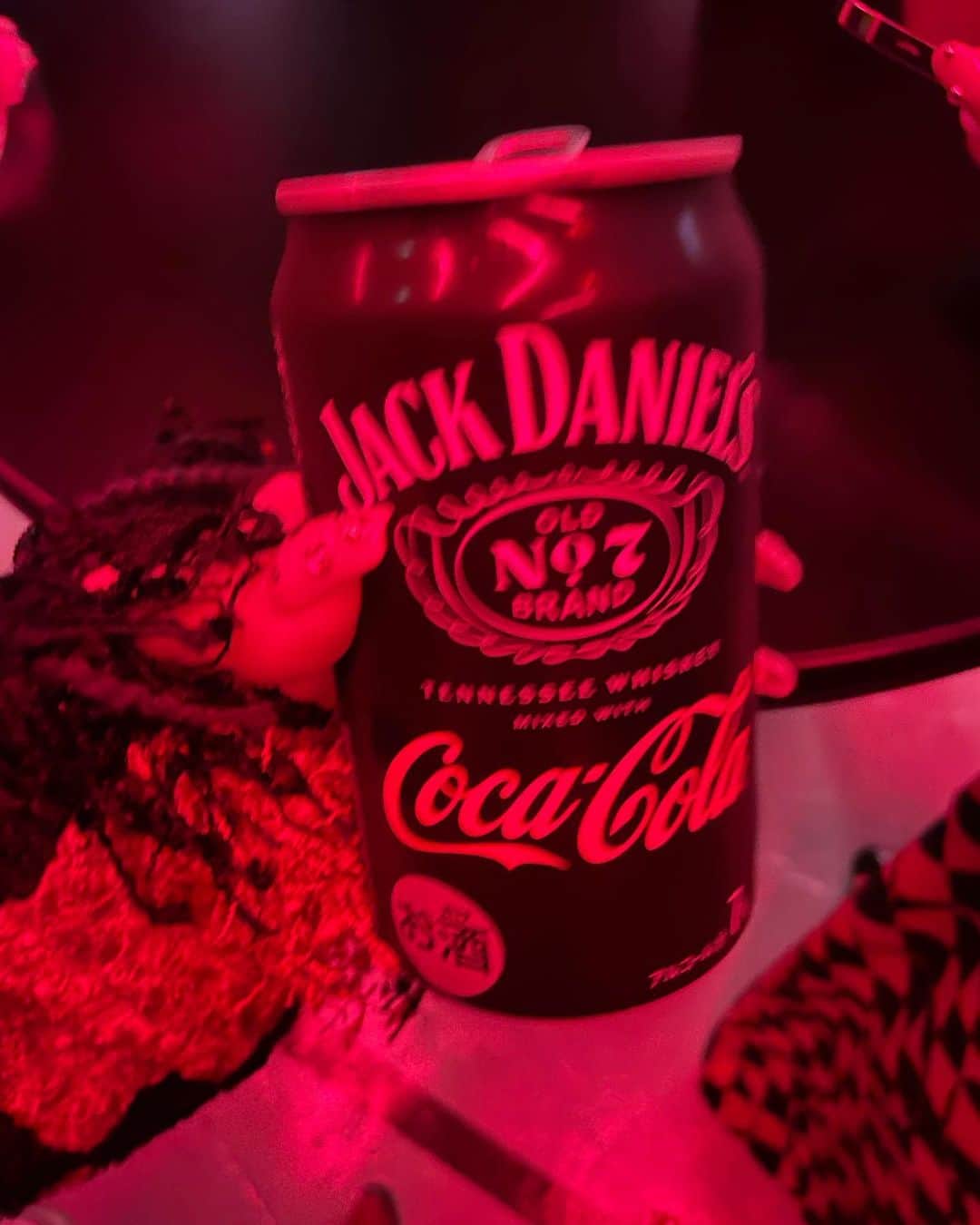 AYAさんのインスタグラム写真 - (AYAInstagram)「本日から期間限定で開催されるジャックコークバーにひと足お先に、お邪魔しました❣️ コカ･コーラを使った初のアルコール製品🔥 130年以上愛されてきたこの２つのブランドだからこそ表現出来る唯一無二の味わい。 4/11（火）～4/16（日）の6日間限定のジャックコーク バーは渋谷のZero Baseにて開催されていますので、是非皆様も遊びに行ってみてください✨  #ジャックコーク #Jackandcoke #PR #お酒は20歳になってから」4月11日 16時50分 - ayaxxamiaya
