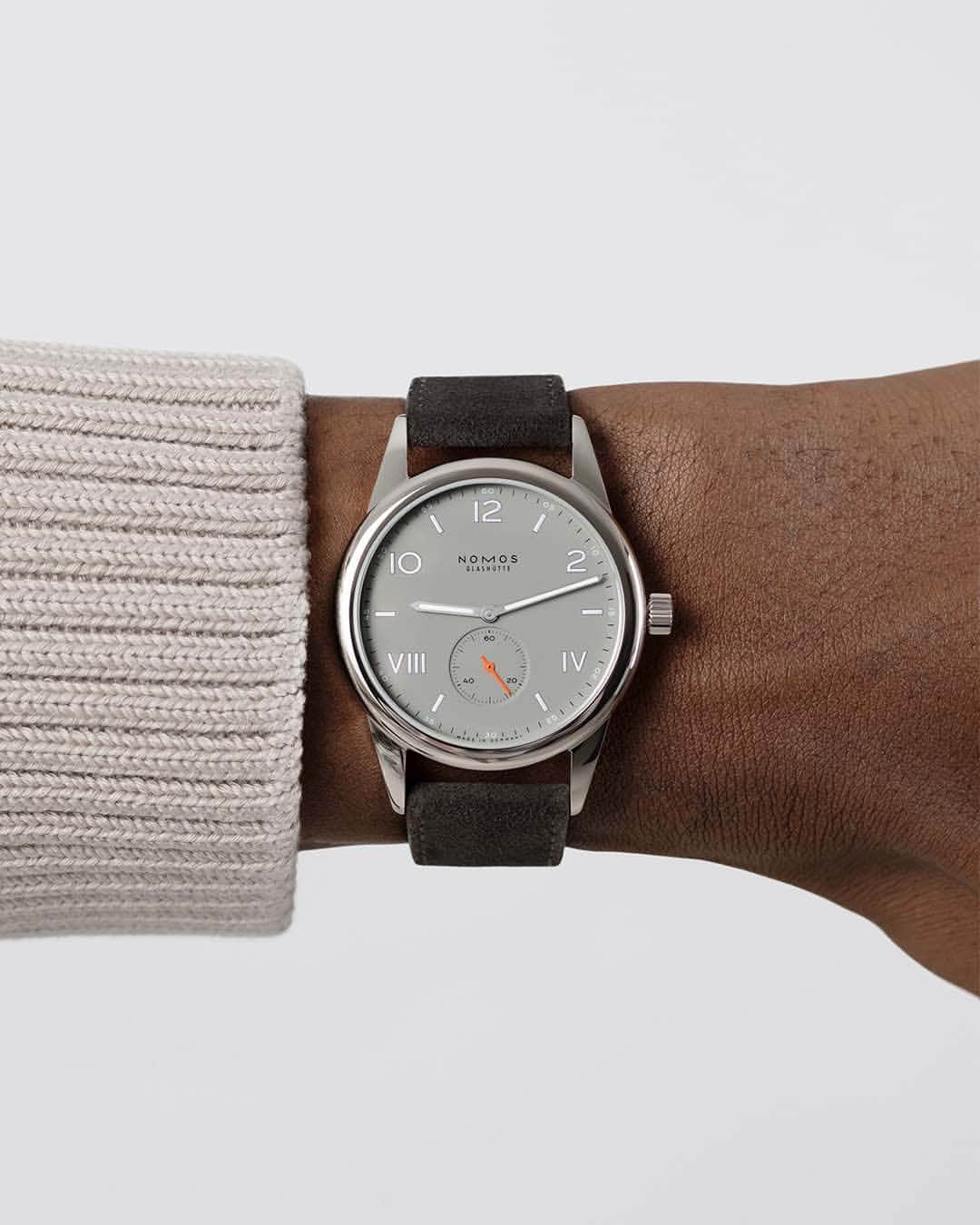 ノモスさんのインスタグラム写真 - (ノモスInstagram)「With a dial in a shade of cool, unassuming gray, this version of Club Campus 38 add a touch of understated style to the wrist.   #nomos #nomosglashuette #glashütte #nomosclub #clubcampus #nomoswatch #nomoswatches #absolutegray #watchfam #wristshot」4月11日 17時01分 - nomos_glashuette