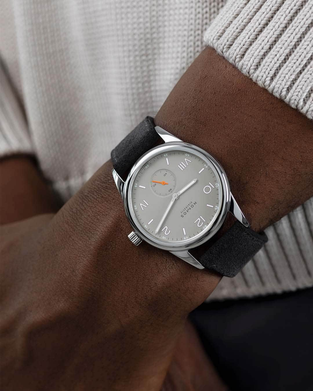 ノモスさんのインスタグラム写真 - (ノモスInstagram)「With a dial in a shade of cool, unassuming gray, this version of Club Campus 38 add a touch of understated style to the wrist.   #nomos #nomosglashuette #glashütte #nomosclub #clubcampus #nomoswatch #nomoswatches #absolutegray #watchfam #wristshot」4月11日 17時01分 - nomos_glashuette