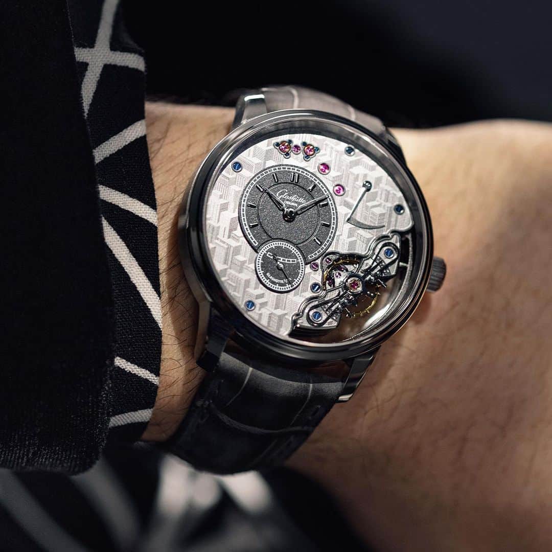 Daily Watchさんのインスタグラム写真 - (Daily WatchInstagram)「The new @GlashuetteOriginal PanoInverse Limited Edition. Presented in 42mm platinum case with partially skeletonized dial. A limited edition of just 50 pieces #glashutteoriginal #glashuetteoriginal #glashütteoriginal」4月11日 17時04分 - dailywatch
