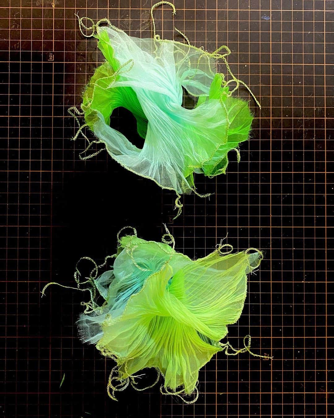 ARAKI SHIROさんのインスタグラム写真 - (ARAKI SHIROInstagram)「-details of creature costume(green ver.🐛🦎🦜)- 160 each parts would be combined into one body.They are inspired by deep sea creatures× small insects on the earth. Based on the organic chain of each parts,I did develop them into mannequin scale little by little. . . . #ARAKISHIRO #emergingdesigner  #upnextdesigner #thevanillaissue  #alwaysupportalent」4月11日 17時04分 - arakishiro