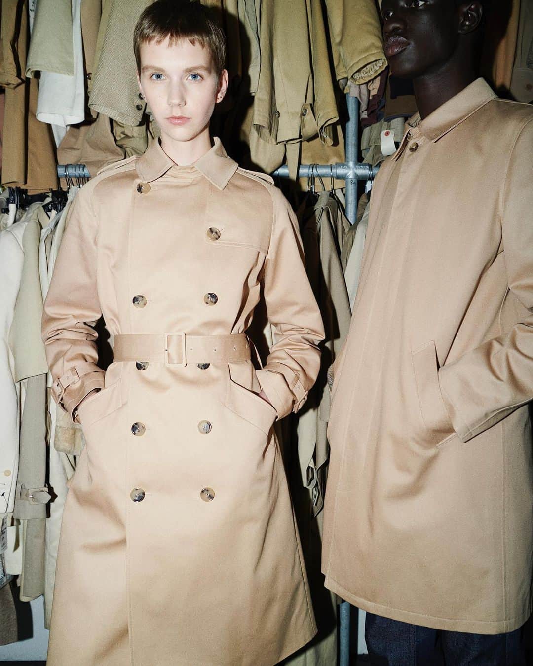 アーペーセーのインスタグラム：「The A.P.C. trench.   A timeless signature style available that returns season after season in men's and women's cuts.   #APCParis #APCSS23」