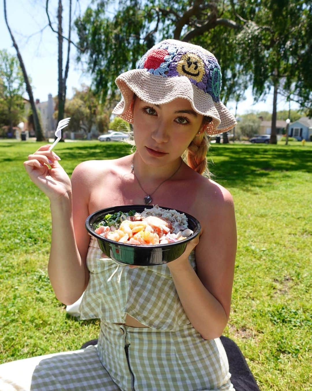 AMIのインスタグラム：「When I thought it was finally getting warmer in LA, I got too sunburned. lol But it feels good & happy :)」