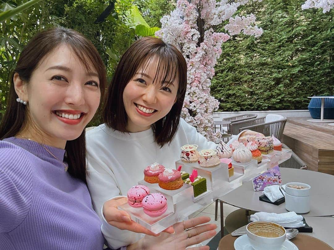 フジテレビアナウンサーさんのインスタグラム写真 - (フジテレビアナウンサーInstagram)「. 内田です！  お花見になかなかゆっくり行けなかった今年。 小澤アナウンサーと桜の見えるテラスに行ってきました🌸 お腹いっぱい胸いっぱいで大満足でした☺️  #きょうのフジアナ #内田嶺衣奈 #小澤陽子」4月11日 17時41分 - fujitv_announcer