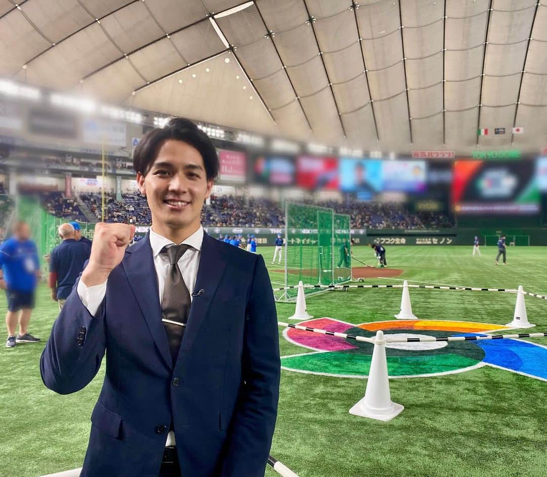 武隈光希のインスタグラム：「. WBCの場内アナウンス。信じられない景色が広がっていました！ . . . 先日のWBC、1次ラウンド。  日本の勝利を待ちわびるお客さん4万人の入った東京ドームで、光栄なことに場内アナウンスを担当しました！  選手や監督コーチ1人1人の名前を一球入魂で読ませていただきました。  「続きまして一塁側、日本代表の入場です。」  わずか数メートル先、ラインに沿って並び国家を歌う選手達の背中は、今でも鮮明によみがえります。  何度も心が震えた夢のような2週間でした！  #wbc #ワールドベースボールクラシック #侍ジャパン #侍ジャパン2023 #ネクタイピンが歪んでます泣 #アナウンサー #テレ朝 #テレビ朝日アナウンサー」