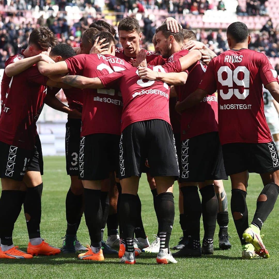 ミケーレ・カンポレーゼのインスタグラム：「Con tanto cuore siamo riusciti a mettere un altro mattoncino . Forza Reggina 🇶🇦 #serieB#Reggina#stadioGranillo」