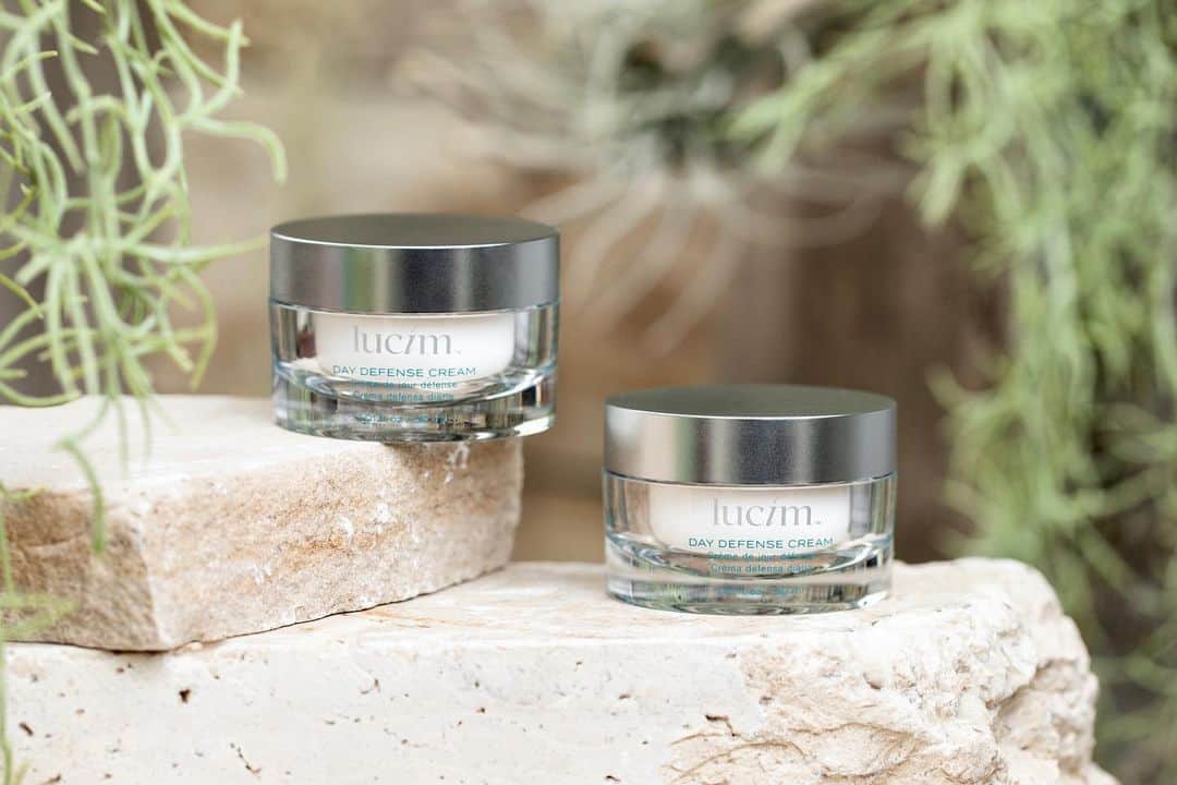 のインスタグラム：「ENVIRONMENTAL AGGRESSORS HAVE MET THEIR MATCH!⁠ ⁠ Lucim Day Defense Cream protects your skin against: ⁠ ☀️sunlight ⁠ 🌫️pollution ⁠ 💧signs of dehydration⁠ ⁠ Check out the link in our bio to learn more. ⁠ ⁠ #PartnerCo #Lucim #DayCream #SkinCare #Moisturizer」
