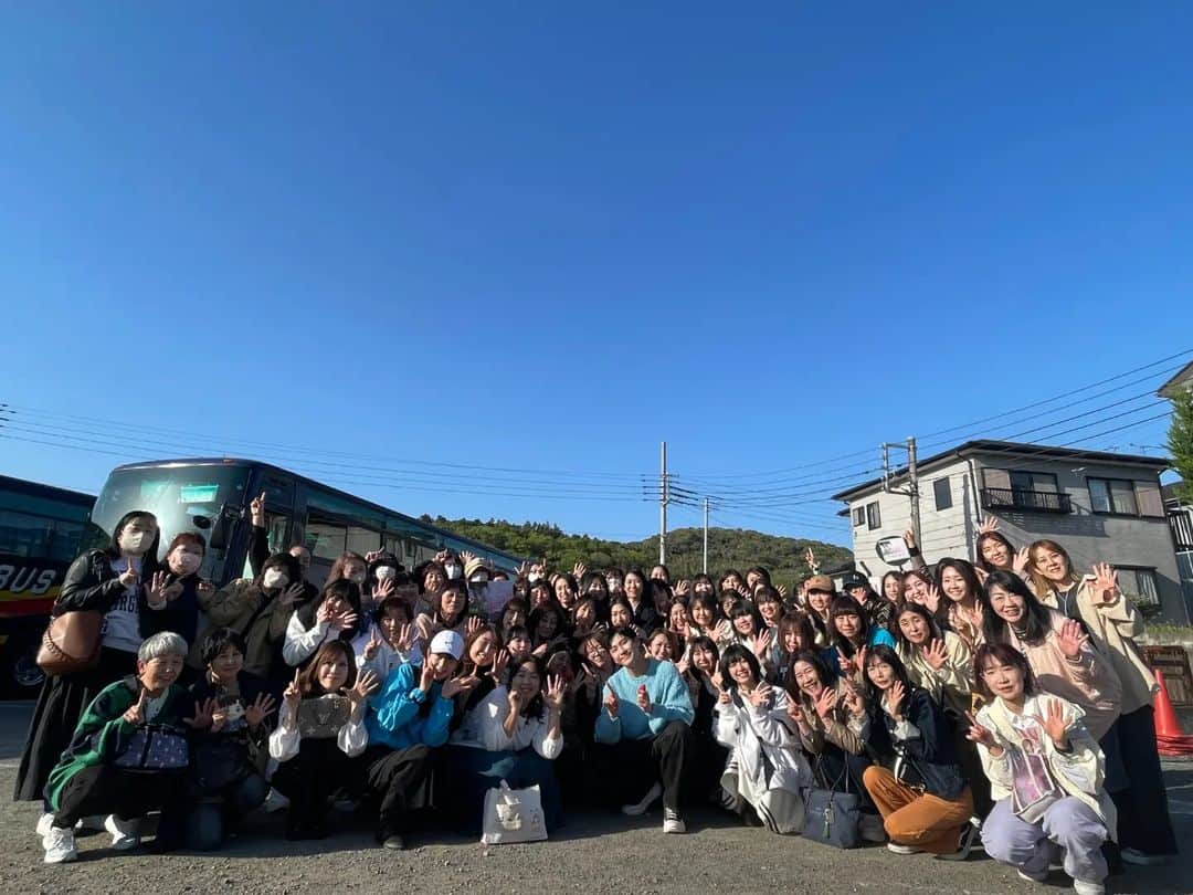 ソン・スンヒョンのインスタグラム：「はじめてのいちごがりwwすごかったしみんなといっしょうにしたらおいしかったでした。 しあわせでした！３日間 おるかれさまでした！  처음으로 해본 딸기 체험 그리고 농장에서의 이벤트 모든게 행복하고 즐거웠던 이번 일정 모두 감사하고 고생많았어요!!」