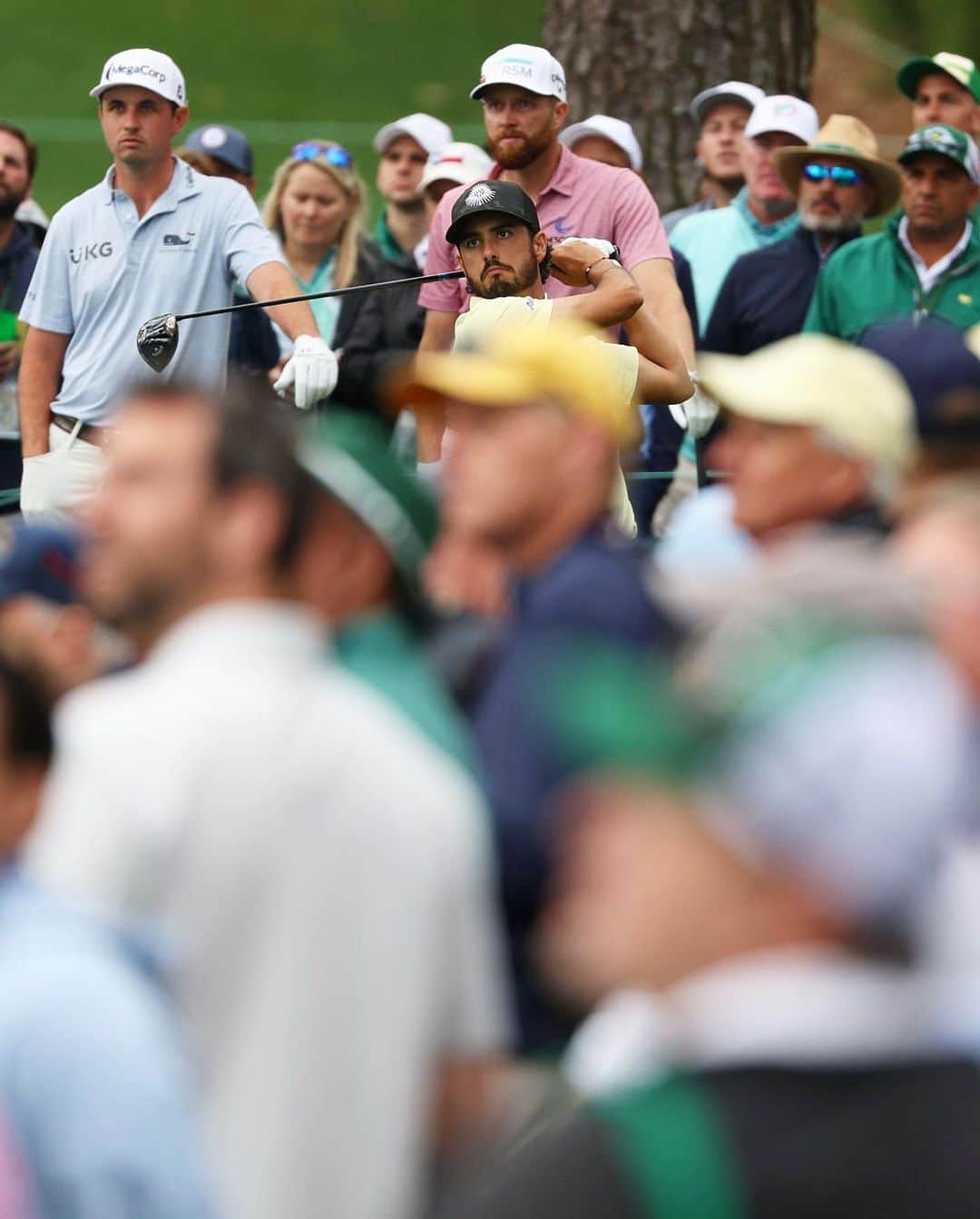 のインスタグラム：「Always a treat playing @themasters ! Felt like I played in all 4 seasons this weekend. Thank you so much for the incredible support! Congratulations to @jonrahm unreal performance.」