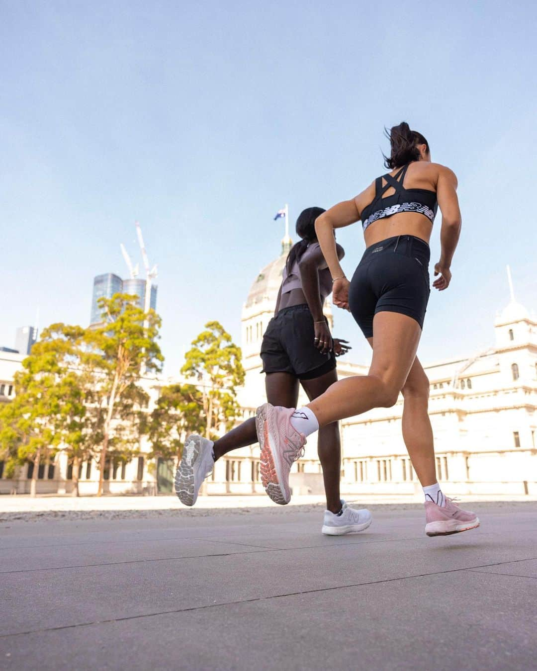 NANA OWUSU-AFRIYIEさんのインスタグラム写真 - (NANA OWUSU-AFRIYIEInstagram)「New Balance 880v13 Fresh Foam X now available at The Athlete’s Foot👟 #freshfoam #TeamNB #runyourway #NewBalanceAU #ad」4月11日 9時07分 - nanaaowusu