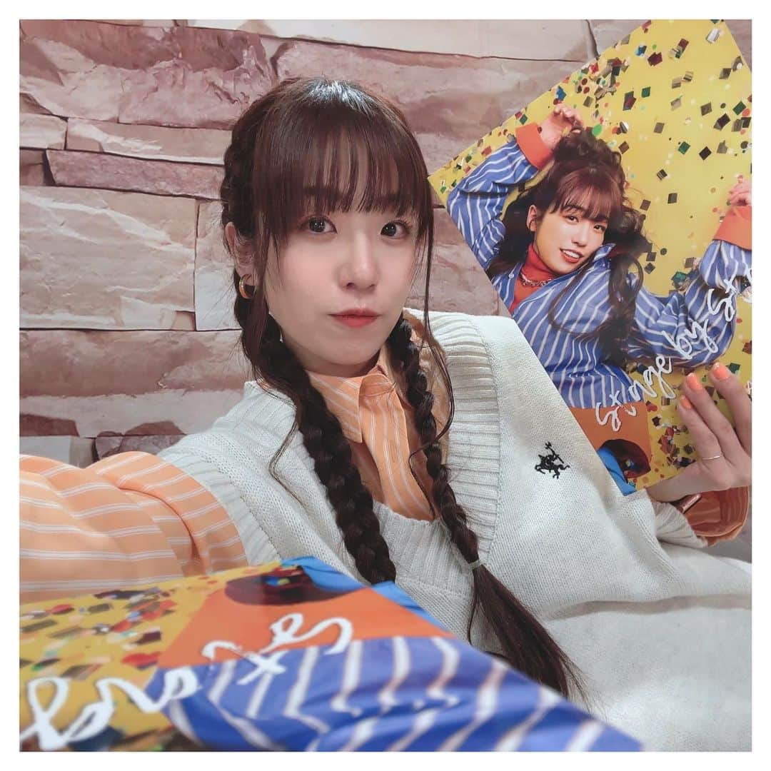 のインスタグラム：「stage by stage オンラインサイン会 ご参加頂いた皆様、ありがとうございました！  こんなにたくさんの方にご参加いただけるなんて感激です♡ 第2刷も決定しました✨ 今回GET出来なかった........という皆様、その時までしばしお待ちを♡  サインの様子は、まほチャンネルのアーカイブでもご覧いただけるので気になる方は覗いてみてください😊✨」