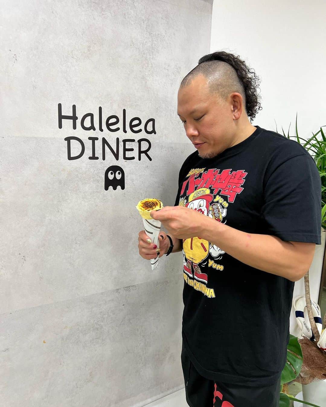 のインスタグラム：「yummy❤️  #fitness  #training  #workout  #筋肉 #筋トレ #トレーニング #ジム #ワークアウト  #kazmasakamoto #prowrestling #プロレス #プロレスラー #エニタイムフィットネス #ゴールドジム #UNIQLOコーデ #ユニクロコーデ #ユニクロメンズ #オーバーサイズ ＃メガネ男子」