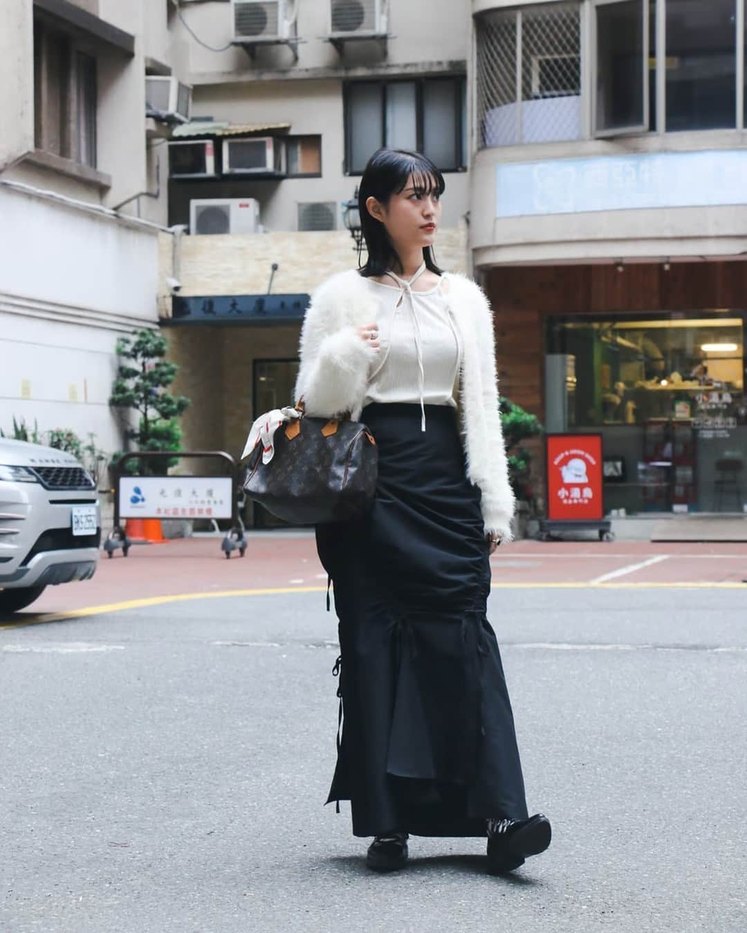 Fashionsnap.comさんのインスタグラム写真 - (Fashionsnap.comInstagram)「Name: Hinako⁠ Age: 23⁠ Occupation: マーケティングプランナー⁠ ⁠ Outer #FredPerry⁠ Tops #PUBLIC TOKYO⁠ Skirt #SLY⁠ Bag #LOUISVUITTON⁠ Shoes #TOGA⁠ ⁠ Photo by @_jojo0527⁠ ⁠ #スナップ_fs #fashionsnap #fashionsnap_women⁠」4月11日 10時00分 - fashionsnapcom