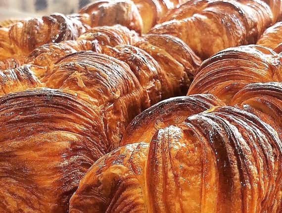 三島スカイウォーク／公式さんのインスタグラム写真 - (三島スカイウォーク／公式Instagram)「4月16日（日）のパンまつりに出店するお店を紹介します！🍞  【ベーカリー OBL】－静岡市 毎日150種類のパンが並ぶ、家族で楽しめるパン屋さんです！  画像1枚目  【Bakery 25】－沼津市  地域に密着した安心安全がモットーのパン屋さん。ソフトからハードなパンまで毎日手作りです！  画像2枚目：「デニッシュ食パン」  パンを求めにぜひご来場ください😆  #三島スカイウォーク #スカイウォーク #静岡 #伊豆 #三島 #箱根 #観光 #吊橋 #日本一 #富士山 #パンまつり #パン #ベーカリー」4月11日 10時43分 - mishima_skywalk
