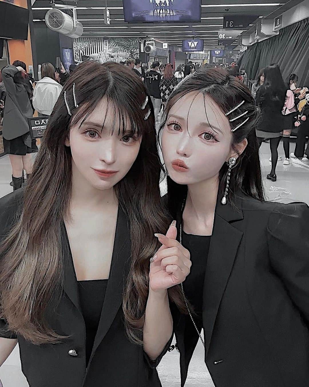 小原優花のインスタグラム：「4/8にしずかちゃんとしんちゃんとBLACKPINKいってきました！！🥹🖤💖 @mutoshizuka0204  @igstrrr_   かわいくてかっこいいブルピンを目に焼き付けてきました🥺💗  しずかちゃんとRadyさん @radychan_no_insta のジャケットで姉妹コーデ👩‍❤️‍👩♡  連れて行ってくださったしずかちゃん、一緒に参戦してくれたしんちゃん、ありがとうございました🙈❤️‍🔥✨」