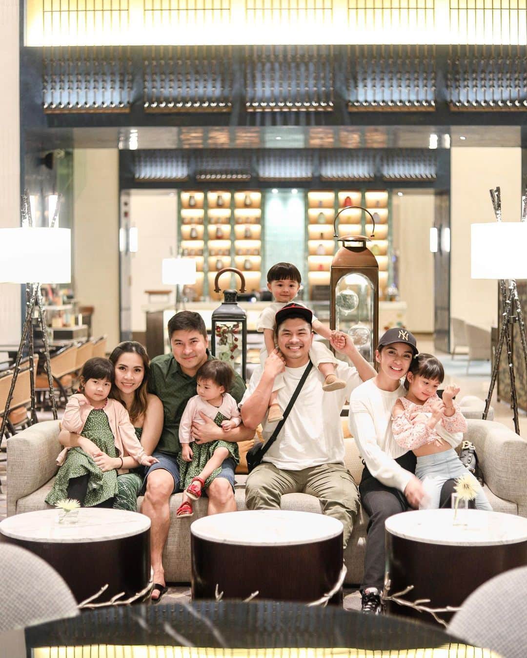 チェルシー・オリビアのインスタグラム：「Exploring the world with the family❤️」