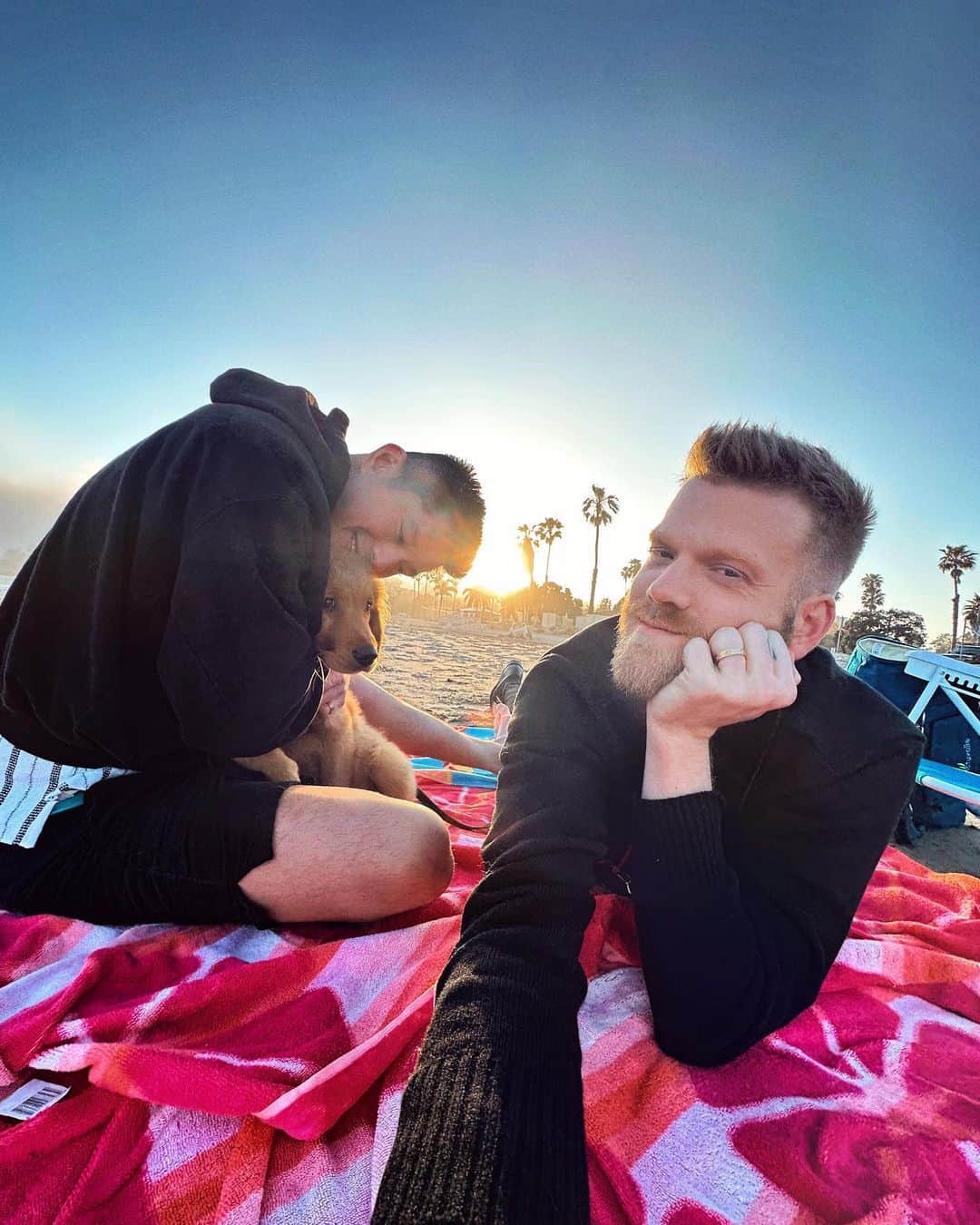 スコット・ホアイングのインスタグラム：「gettin some sun w my sun and my son ⛱️ happy birthday to my sweet man! you are the best fiancé, dog dad, and muse a man could ask for! @markmanio」