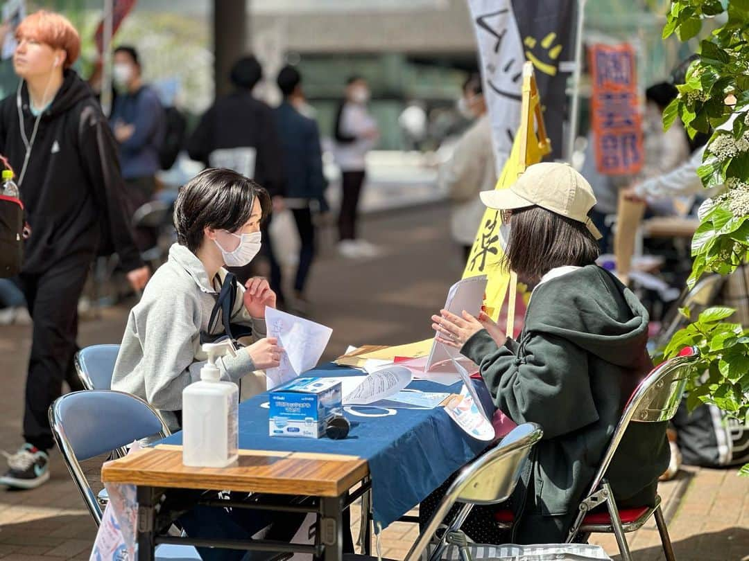 近畿大学総務部広報室さんのインスタグラム写真 - (近畿大学総務部広報室Instagram)「#studentclub #universityclub and activity  #freshman #choosingclubs  #kindaiuniversity  #近畿大学 では#学生団体 が#新入生募集 のボックスを出しています。興味のあるクラブにはゆっくり話を聞けるチャンスです。 #近大 #近大生 #関西学院大学#東大阪キャンパス #キャンパスライフ #大学 #大学生 #大学生活 #大学受験 #新入生 ＃入学式#春から近大 #新学期 #春から大学生 #大学生コーデ  #大学生生活」4月11日 11時16分 - kindaiuniversity