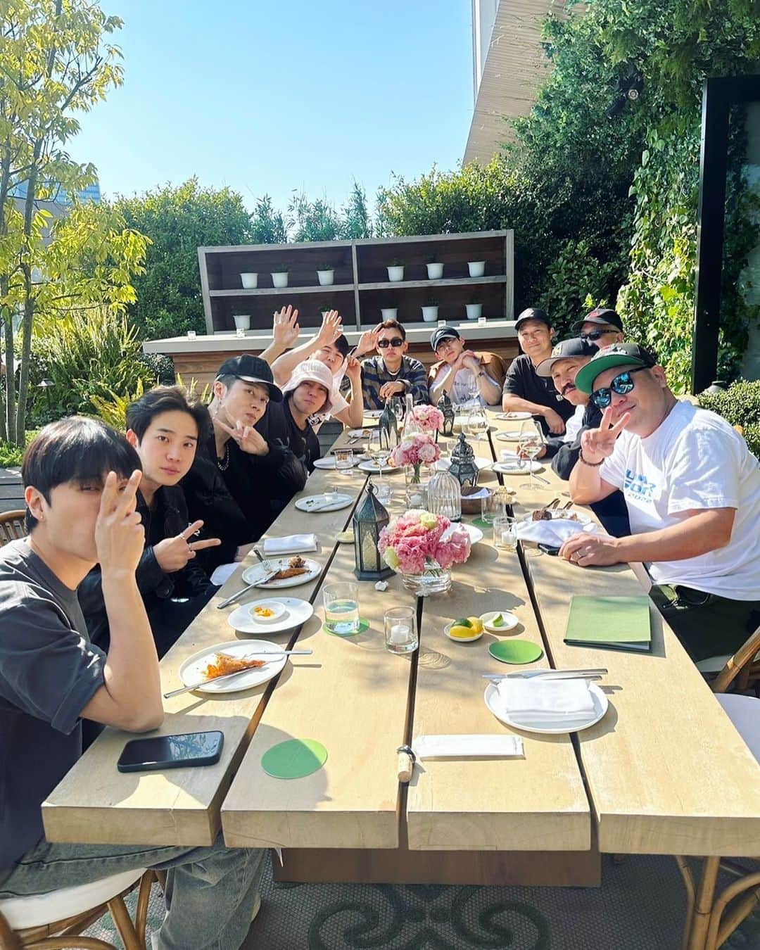 雅-MIYAVI-のインスタグラム：「How romantic it is to have brunch w just all boys on Easter Day 🐣Welcome to Tokyo @official_therose & @transparentfeed fam!   📸 @maminyc   #男子会 #すっかり春ですね」