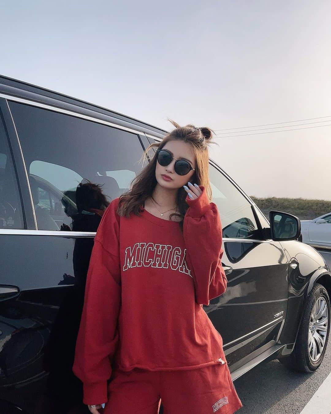 内山珠希さんのインスタグラム写真 - (内山珠希Instagram)「ネイルがミスマッチ😯 #BMW #X5」4月11日 11時25分 - ttn__738