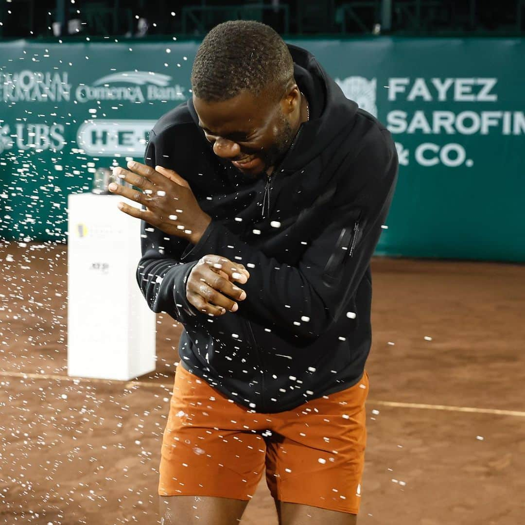 フランシス・ティアフォーさんのインスタグラム写真 - (フランシス・ティアフォーInstagram)「Title # 2 on them peoples. Man this one feels good. Appreciate all the love out here @mensclaycourt here in the H. H-TOWN one of my favorite cities them vibrations liiiiikke daaatt. Hope yall enjoyed the show until next year 🤞🏿🤞🏿🤞🏿. #itsbiggerthantennis #knowyourwhy #godspeed✊🏿 #justakidfromsalone🇸🇱🇸🇱   P.S. S/O @bronwyncgreer you run a great event soo player friendly. Keep going. I know it was tuff week due to three wash out of days of rain. But you handled it like a champ. See you around BG 🙏🏿🙏🏿.  📸: @wickphoto you tuff bruh ✊🏿✊🏿」4月11日 11時25分 - bigfoe1998