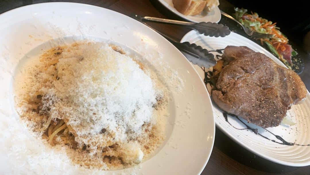 瀬口えりなさんのインスタグラム写真 - (瀬口えりなInstagram)「🍽🇮🇹  まあこちゃんと歌舞伎町のイタリアン「トラットリアクイント」まで食べに言ってた🍀🥰💕  ウェルカムスパークリングのめたし、 前菜のカルパッチョが大好きすぎた！！  ランチとは思えぬボリューミィで大満足でした✨  お子さん連れで女子会してる方や、リモートワークしてる人もいたりして、 歌舞伎町とは思えない穏やかな時間でした✨  ✼••┈┈••✼••┈┈••✼••┈┈••✼••┈┈••✼  PR @trattoria_quinto #トラットリアクイント #新宿ランチ #新宿グルメ #新宿イタリアン #東京グルメ #日替わりメニュー  ✼••┈┈••✼••┈┈••✼••┈┈••✼••┈┈••✼」4月11日 11時27分 - seguchierina