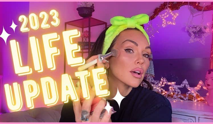 カンディー・ジョンソンのインスタグラム：「🚨NEW YOUTUBE VIDEO: My 2023 Life Update (✨link in my bio) answering all your questions and filling you in on even more you didn’t even know about, including why I stopped uploading to youtube, asking about my relationship, the kids, my health, what I’ve been up to and if I have anything in the works and more!   I know Youtube isn’t going to show my video to too many people, so I just wanted to let you know i filmed this 7-8 times but hope you feel like you’re visiting with your old friend and make sure you stay because there’s some good parts right after the 20 minute mark❤️🙌  I have cried just reading the comments on the Youtube video so far. I have taken pictures of some of your comments because i just wanted to reread them again and again. Thank you for sharing every bit of love with me and for letting me be a part of your heart whether it was for over 14 years or 14 minutes…I’m honored to be there❤️  I hope you feel like you’ve caught up with your old friend, Kandee❤️  I love you & send you giant hugs❤️」