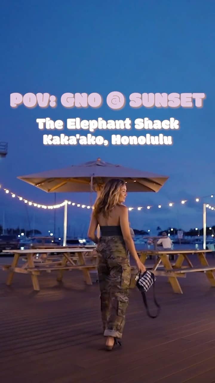 アリッサ ウーテンのインスタグラム：「we ❤️ a low-key spot, where we can just hang out, talk story, and eat some good foods…while enjoying a great sunset. i mean, what more can you ask for. plus, we got to choose spice level 🌶️ @theelephantshack. can’t really ask for a better gno!」
