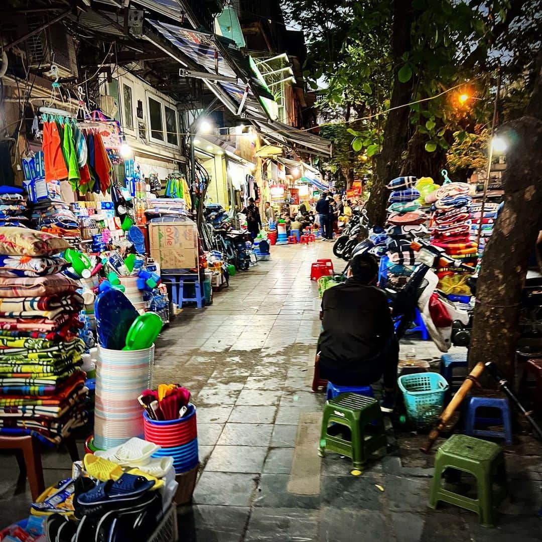 のインスタグラム：「ハノイの夜  河内之夜  하노이의 밤  Night in Hanoi  Noche en Hanoi  #akhtravelogue」