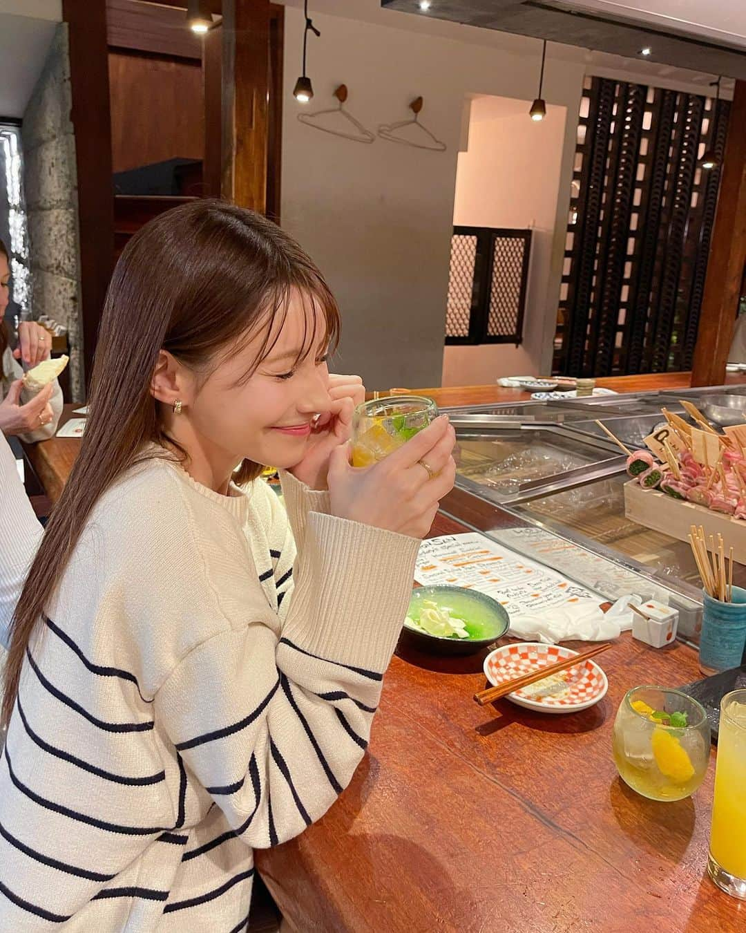 ダレノガレ明美さんのインスタグラム写真 - (ダレノガレ明美Instagram)「帰ってきてすぐに幼馴染に会って 焼き鳥さんで楽しい時間過ごしました🌸 大好きなサングリア飲んで ずっと笑ってました〜 幸せだね〜☺️」4月11日 11時42分 - darenogare.akemi