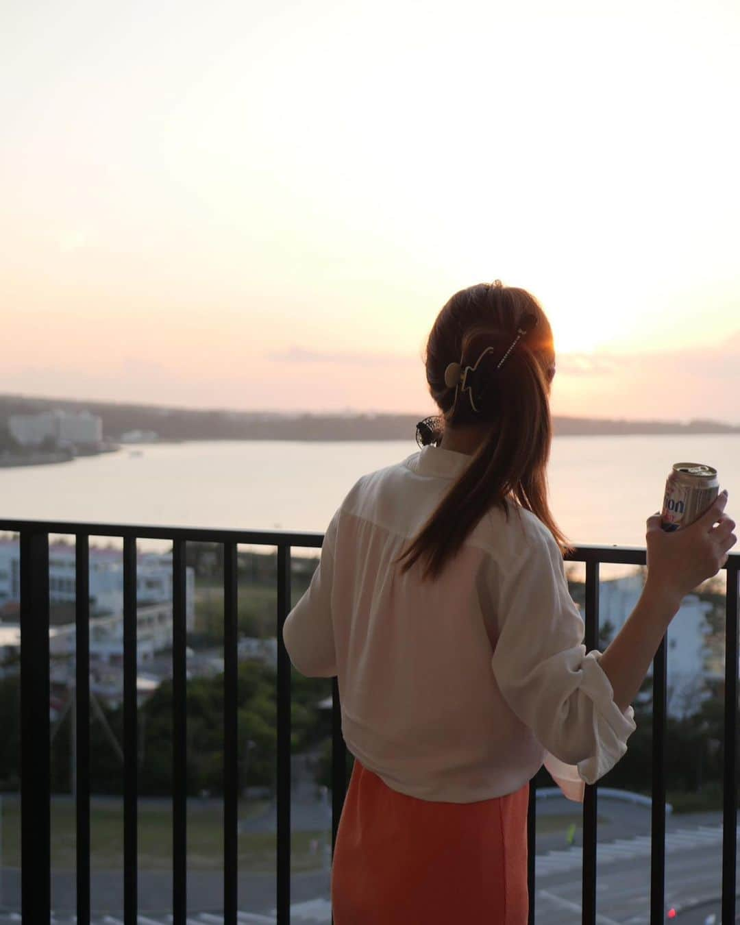 栗原里奈のインスタグラム：「✴︎ 沖縄回顧録🏖  たぶん歌ってたんだろうな。 オリオンビールが美味しかったです🍺  ✴︎✴︎✴︎✴︎✴︎✴︎✴︎✴︎✴︎✴︎✴︎  これから初長崎へ！🛫 大村の勝利者インタビュアーを担当します🚤  噂のザラメカステラ手に入るかなあ🫶  #沖縄旅行 #沖縄#女子旅#回顧録#trip#holiday#okinawa #出張#長崎#大村#ボートレース #カステラ#三城カステラ」