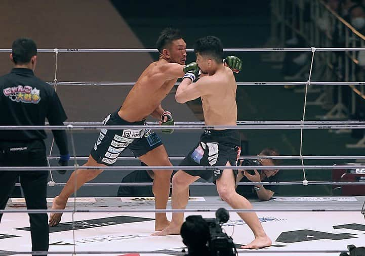 ストラッサー起一さんのインスタグラム写真 - (ストラッサー起一Instagram)「・ ・ RIZIN.41 Photo gallery  今回の経験を活かし 必ず強くなって戻ってきます！  #RIZIN41 #RIZIN」4月11日 11時54分 - kiichi_kunimoto