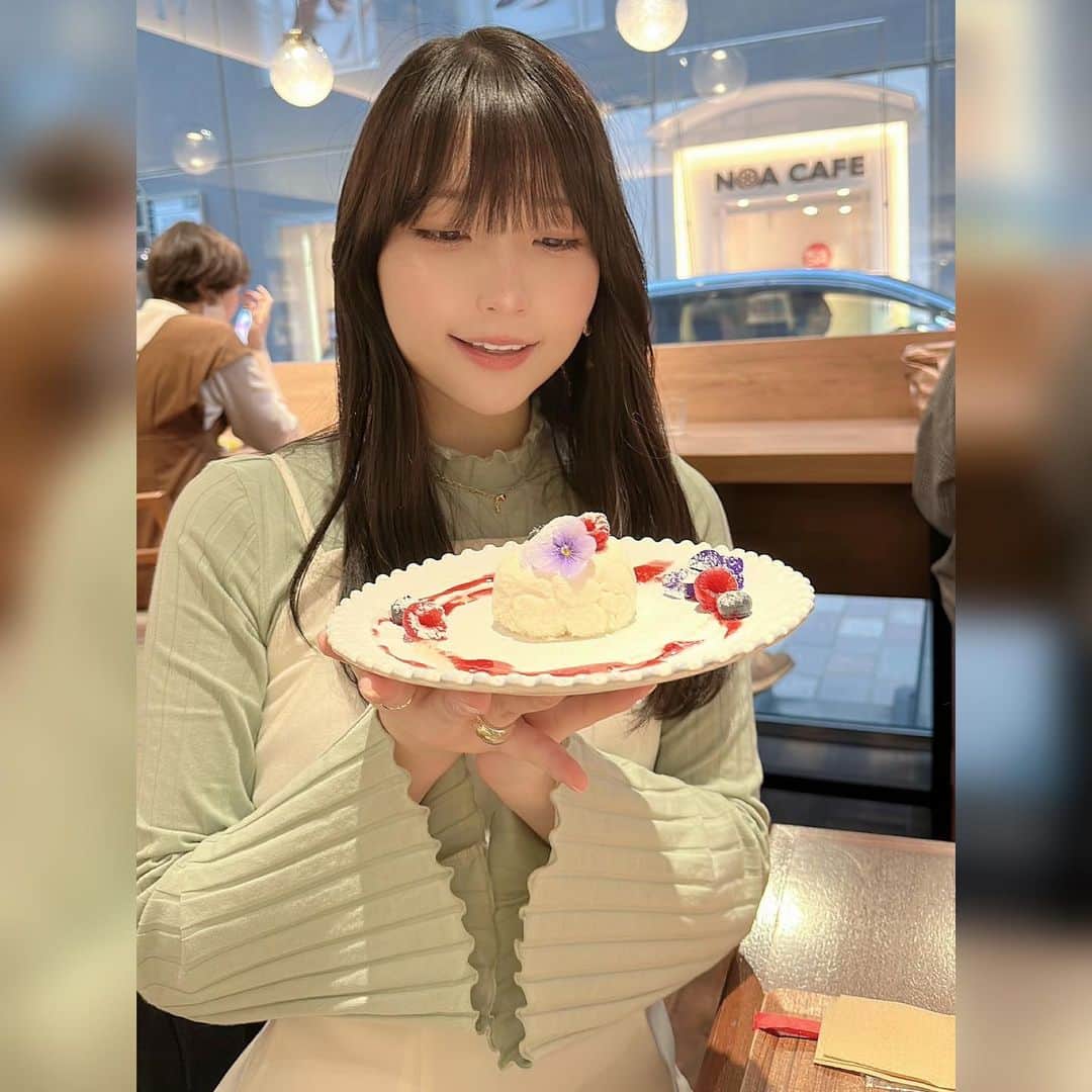 あまつ様のインスタグラム：「🍰 ⁡ ⁡ 美味しいケーキでいろんな顔😌😳🤤😁✨ ⁡ ⁡ #あまつまりな #あまつ様 #セルフィー #私服」