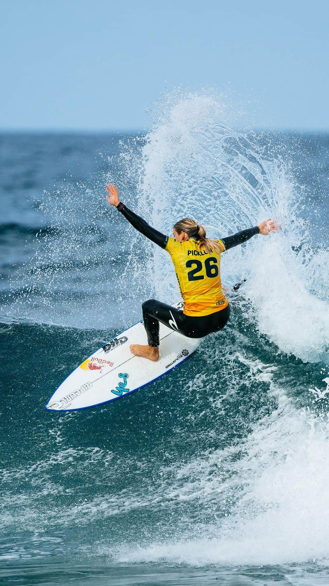 Rip Curl Australiaのインスタグラム：「Will @picklummolly ring the 🔔 today?   The World No. 1 inches closer, booking her spot in the Semi-Finals against @isabella_nichols.   Watch live now via @wsl!  #RipCurlPro #Bells Beach #Surfing」