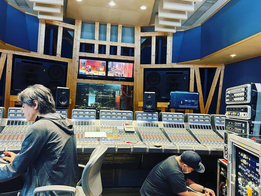 ミヤ のインスタグラム：「本日MUCCレコーディング！！ #mucc25th #focusriteconsole」