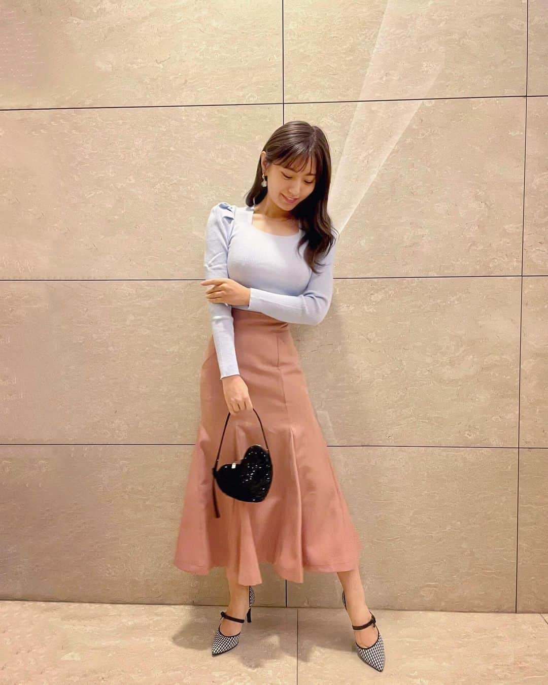 のインスタグラム：「♡  何枚目が好きですか？」