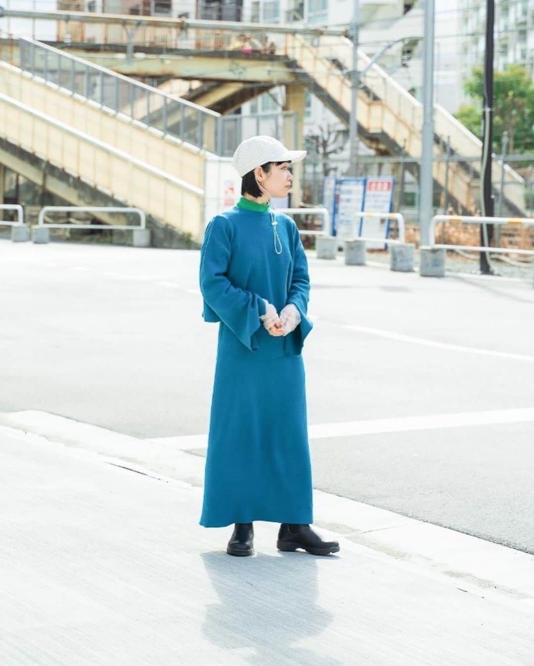 のインスタグラム：「春も断然気になるホワイトカラー！  #ラチェキャップ  紐付きコードが嬉しいCAP✨ メンズっぽくなりすぎないスクエア柄の 少し大人めなレース生地を使用。 店頭で早くも人気です！  @yutanpiyo @imaima1118  お二人のホワイトアイテムで合わせる CAPルックもお見逃しなく🧢  商品詳細はオンラインでもチェックできます。 ぜひ店舗とオンラインでチェック✔︎  ※shopは下記OVERRIDE店舗にて展開中！ ルミネエスト新宿/博多/ルミネ池袋/南堀江 横浜赤レンガ/神宮前/仙台/舞浜/川崎/ソラマチ　  #kaorinomori#hatstyling#staffstyling#ssfashion#springitem#カオリノモリ#ぼうし#帽子ブランド#帽子屋#帽子屋さん#帽子専門店#帽子女子#帽子アレンジ#帽子好きと繋がりたい#春コーディネート#春小物#カラフルコーデ#カラーコーディネート#ピクニックコーデ #キャップ女子 #キャップコーデ」