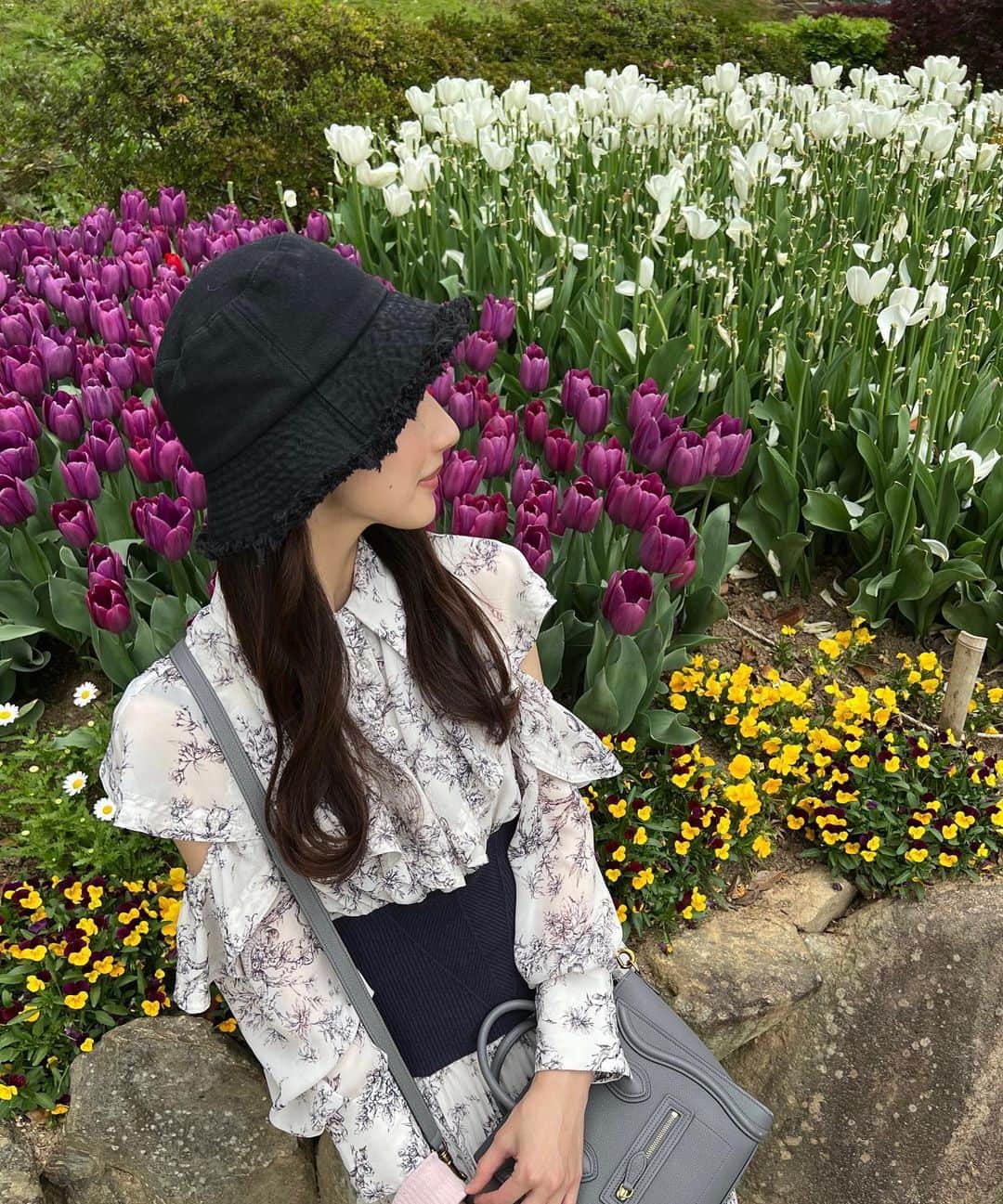 まいちのインスタグラム：「🌷  『お散歩日和』の巻🐱🐾  #火の山公園トルコチューリップ園 #火の山公園 #下関 #福岡女子」