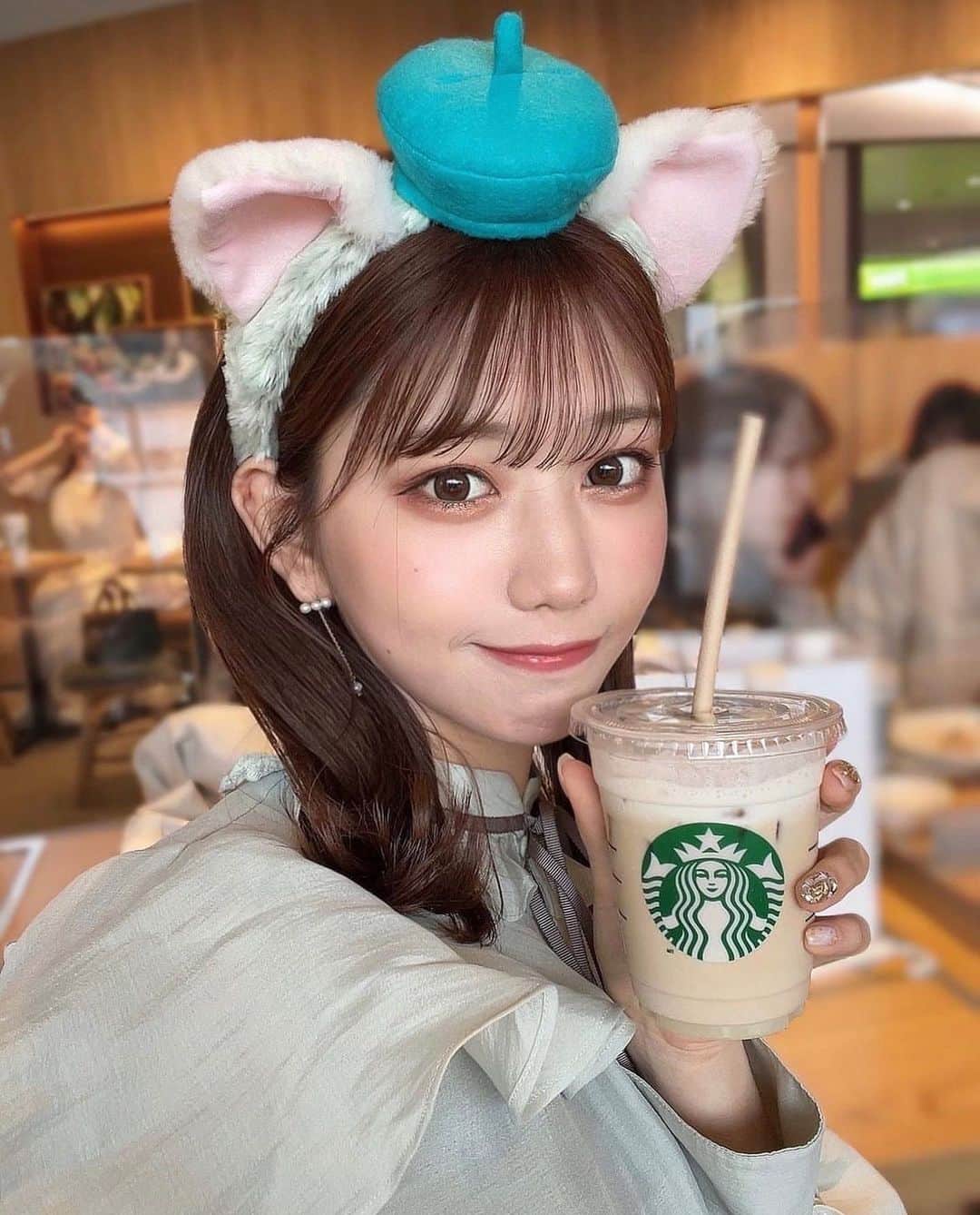 のインスタグラム：「《カチューシャコーデ😆💛》⁠ *⠀⠀⠀⠀⠀⠀⁠⠀⁠⠀⁠⠀⁠⠀⁠ 今回ご紹介させて頂きますのは!!👀❤️⁠⠀⁠⠀⁠⠀⁠⠀⁠ 白石まゆみさん<@mayumi.1227> の素敵なお写真📸⠀⁠⠀⁠⠀⁠ *⠀⁠ カチューシャが似合ってて可愛すぎる美女😍💕⠀⠀⠀⁠ こんな美人さんとカフェ行ってみたいです🧋❣️ *⠀⁠⠀⁠⠀⁠⠀⁠⠀⁠ 白石まゆみさん<@mayumi.1227> 素敵な投稿をありがとうございました☺️📸✨⠀⁠ 白石まゆみさんのアカウントには他にも素晴らしい投稿が沢山ありますので是非覗いてみてくださいね💁‍♀️💙⁠ ⁠ ⠀⠀⁠⠀⁠⠀⁠⠀⁠ △▼△▼△▼△▼△▼△▼△▼△▼△▼ ⁠⠀⁠⠀⁠⠀⁠ ❤️🧡💛「ビジョビ (美女美容事情)」💚💙💜⠀⠀⠀⠀⠀⠀⠀⠀⠀⠀⠀⠀⠀⠀⁠⠀⁠⠀⁠⠀⁠⠀⁠⠀⁠ 👇掲載ご希望の方は👇⠀⠀⠀⠀⠀⠀⠀⠀⠀⠀⠀⠀⠀⠀⠀⁠⠀⁠⠀⁠⠀⁠⠀⁠⠀⁠ @b_b_j.jタグ付けと🖤 #ビジョビ ⁠⠀⁠ 🖤タグ付けお願いします⠀⠀⠀⠀⠀⠀⠀⠀⠀⠀⠀⠀⠀⠀⠀⁠⠀⁠⠀⁠⠀⁠⠀⁠⠀⁠ △▼△▼△▼△▼△▼△▼△▼△▼△▼ ⁠⠀⁠ #美女#美人#カチューシャ#カフェ #ディズニー#ディズニーコーデ #インスタ美女#インスタ美人」