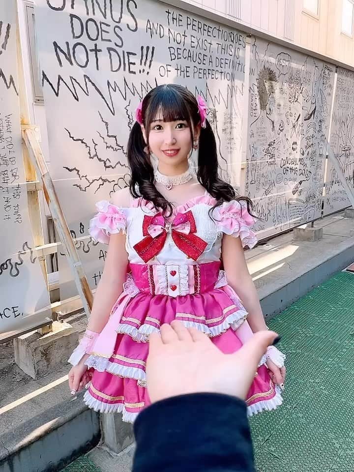 谷麻由里のインスタグラム：「( ∪•ω• )⊃ｵﾃｯ？🐰  #me #pink #followme #idol #ツインテール #アイドル衣装」