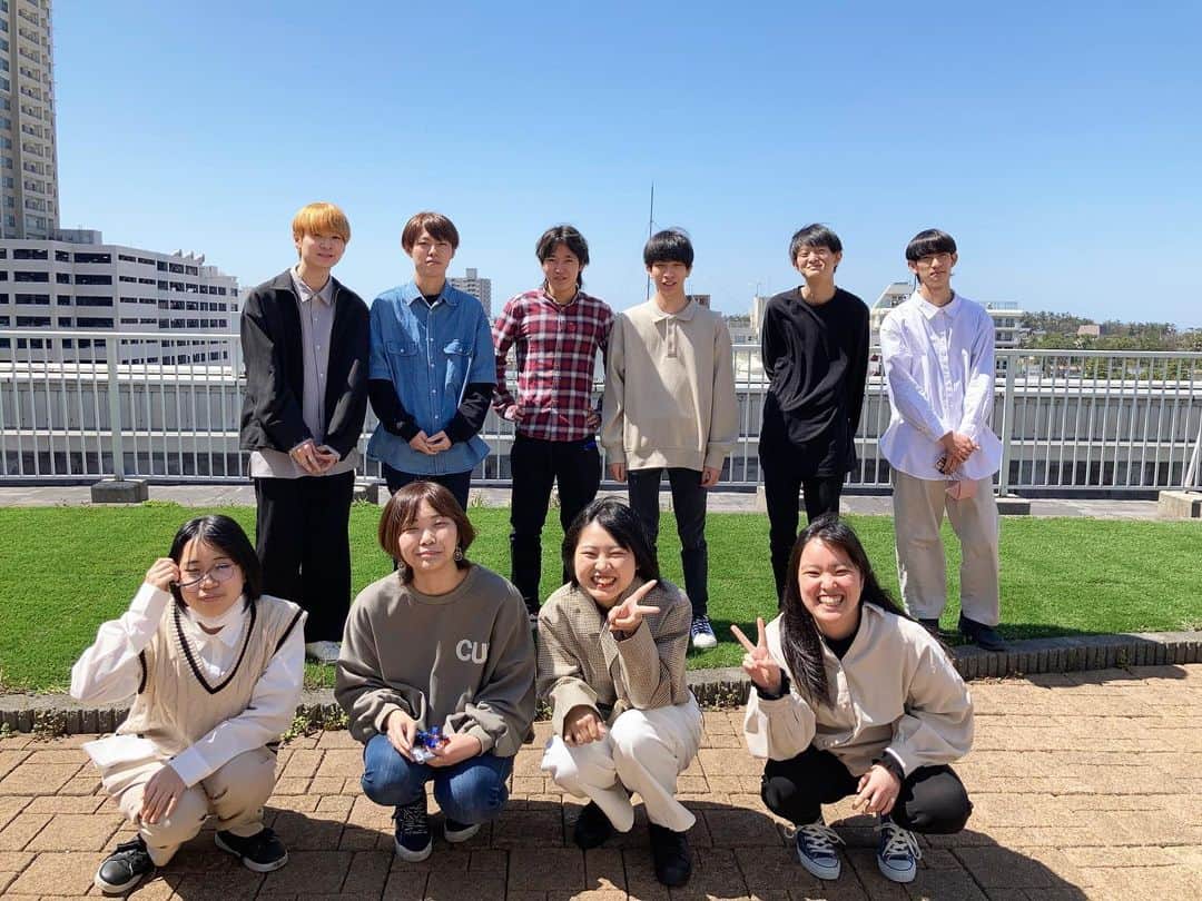 のインスタグラム：「【新入生オリエンテーション🌸】 校舎の屋上ガーデンで📸 上級生との交流イベントなどもありますよ〜😆  #新潟コンピュータ専門学校 #nsgカレッジリーグ #オープンキャンパス #進路研究 #専門学校　#新潟　#古町  #デザイン #映像 #cg #3dcg #イラスト #ゲーム #web #システム #プログラマー #エンジニア #ai #ロボット #eスポーツ #新入生 #集合写真 #屋上 #ガーデン」