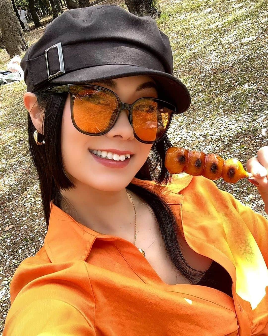 せいなさんのインスタグラム写真 - (せいなInstagram)「🧡🧡🧡 . . みたらしまん🍡✨ . . 今日も、元気に頑張ろー‼️ 笑ってたらいい事ある😁笑 . . 今月は、ゆったりまったり マイペースな時間を楽しみますww🧡 . . #オレンジ #オレンジカラー #みたらしカラー #ビタミンカラー #パーソナルカラー #カラフル #お団子 #お花見 #さくら #葉桜 #代々木公園  #原宿 #まったりday #ピクニック　#ファッション #モデル」4月11日 13時11分 - seina_k0403