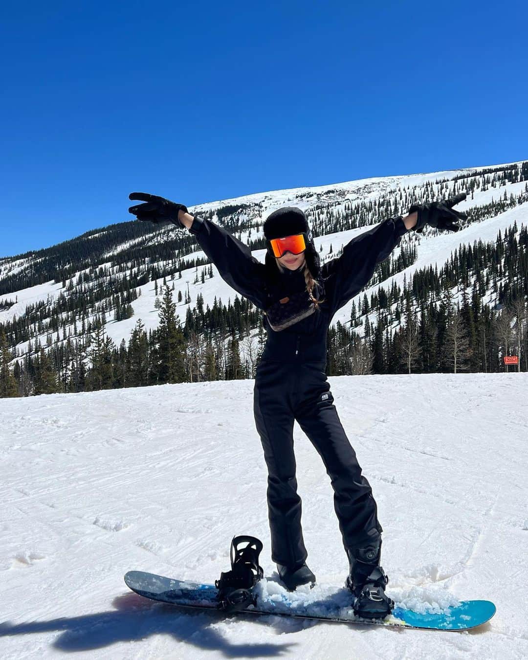 リリーマイマックのインスタグラム：「Ok Aspen I get the hype 🏔️🏂 thank you @modelistemagazine for having me here   @viewlineresort」