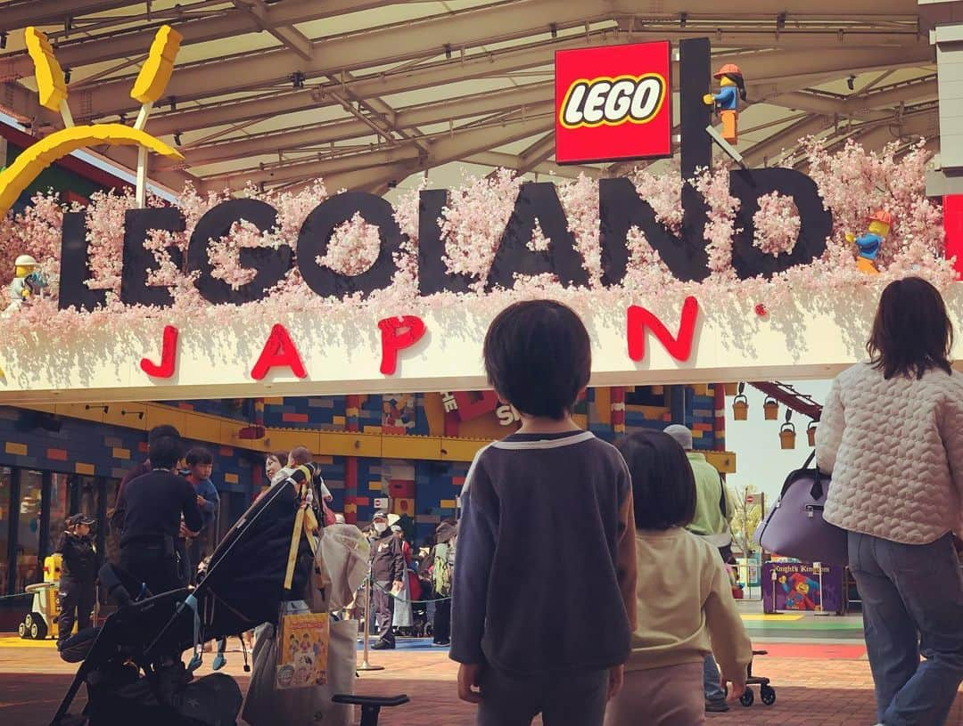 やおたくやさんのインスタグラム写真 - (やおたくやInstagram)「矢尾家逃避行。 名古屋LEGOLAND編  #5歳#息子#3歳#娘#育児日記#育児漫画#legoland」4月11日 14時01分 - yaotakuya