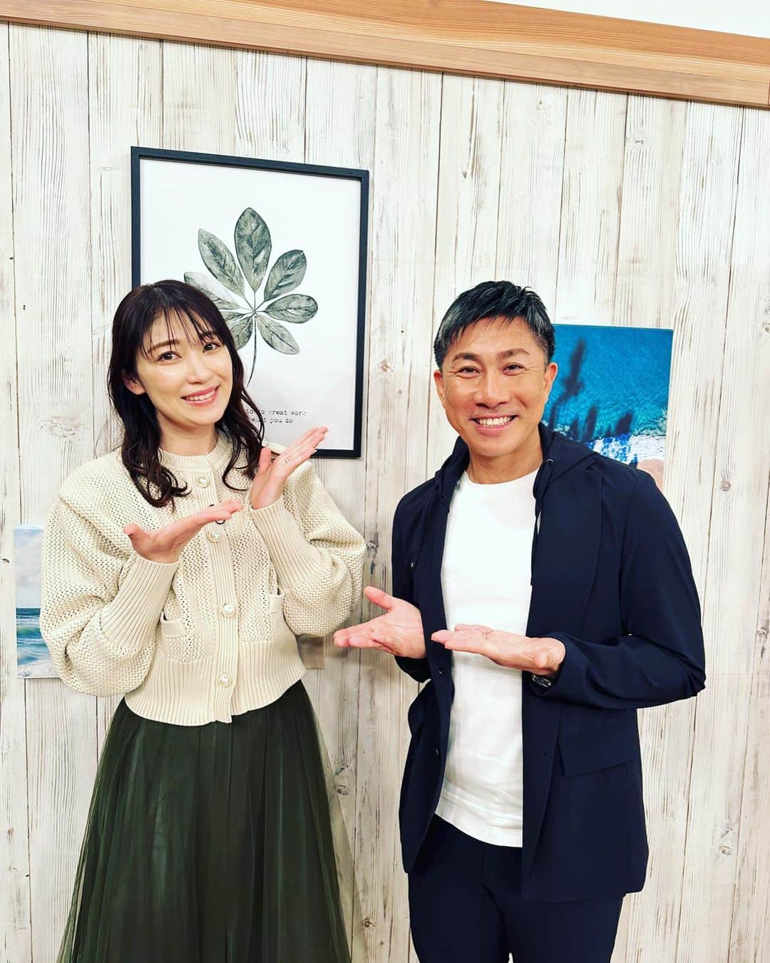 飯田圭織さんのインスタグラム写真 - (飯田圭織Instagram)「昨日、お仕事でご一緒させて頂きました 前園真聖さんと写真を撮っていただきました♪ 息子と前園さんのサッカー番組を 欠かさず観ているので息子はもう大興奮😆 ありがとうございました。 #サッカー  #前園真聖 さん #サッカー少年 大興奮」4月11日 14時03分 - iidakaori.official