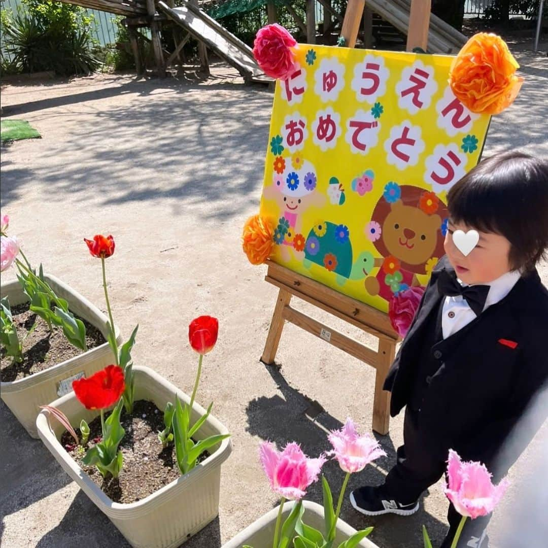 花原緑さんのインスタグラム写真 - (花原緑Instagram)「/ パパといっしょにスーツが着れるのを ずっと楽しみにしていたよ！ 晴天に恵まれ、 昨日無事に入園式を迎えました🌸 これからもたのしいこといっぱい待ってるね！ あなたの笑顔がたくさん見れることを願っているよ🥰  #入園おめでとう #入園式 #幼稚園」4月11日 14時34分 - midori_hanahara_official