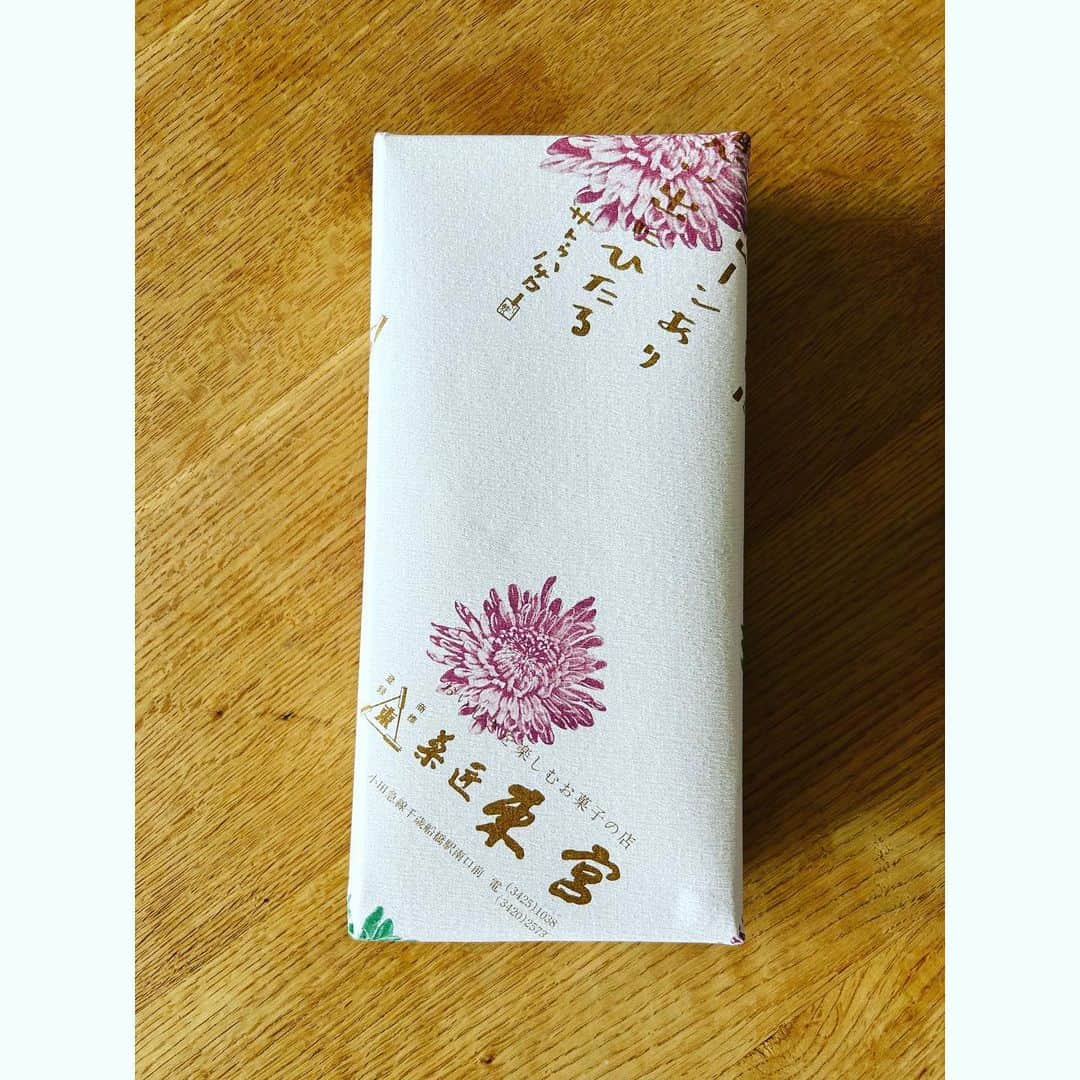 ワタナベマキさんのインスタグラム写真 - (ワタナベマキInstagram)「東宮の和菓子。 包装紙も好き。」4月11日 14時53分 - maki_watanabe