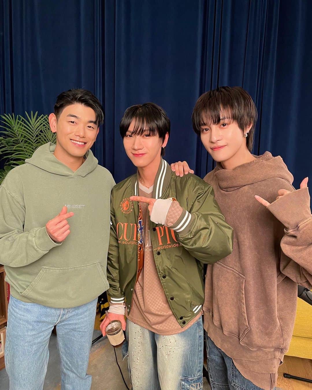Way Vさんのインスタグラム写真 - (Way VInstagram)「We had such a nice deep talk with Eric, sharing things we've barely talked about and learning some Gen Z phrases🤣 Thanks again for having us and everybody go watch the show! 🙌🏻🙌🏻🙌🏻  #DaebakShow #EricNam  #TEN #李永钦  #YANGYANG #刘扬扬  #WayV #WeiShenV #威神V  @ericnam @thedivestudios @tenlee_1001 @yangyang_x2」4月11日 15時01分 - wayvofficial